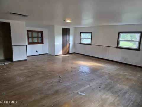 Living - 434 Elm St, Deshler, OH 43516 photo 6 of 6