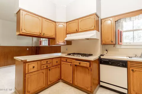 Kitchen - 2125 Mount Vernon Ave, Toledo, OH 43607 photo 3 of 3