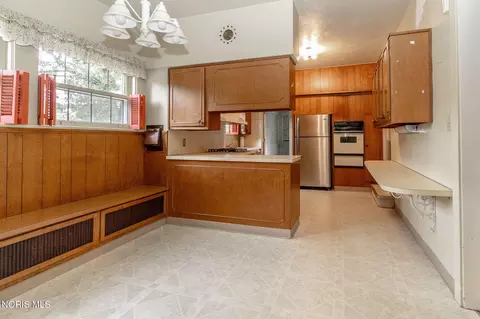 Kitchen - 2125 Mount Vernon Ave, Toledo, OH 43607 photo 1 of 3