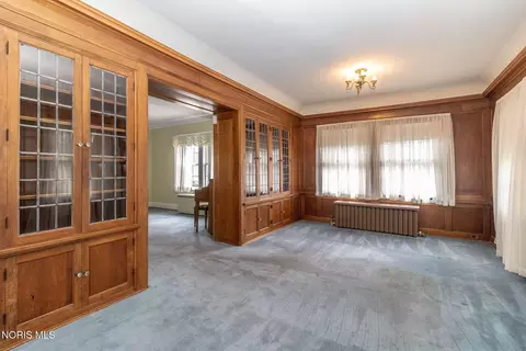 Living - 2125 Mount Vernon Ave, Toledo, OH 43607 photo 5 of 6