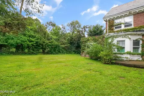 Exterior - 2125 Mount Vernon Ave, Toledo, OH 43607 photo 3 of 5