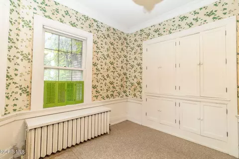 Bedroom - 2125 Mount Vernon Ave, Toledo, OH 43607 photo 1 of 11