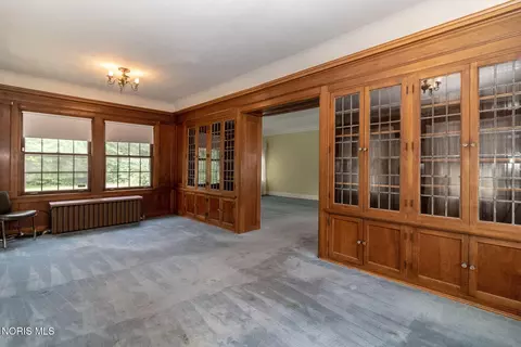 Living - 2125 Mount Vernon Ave, Toledo, OH 43607 photo 6 of 6