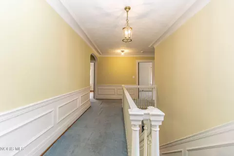 Entry Way - 2125 Mount Vernon Ave, Toledo, OH 43607 photo 4 of 4
