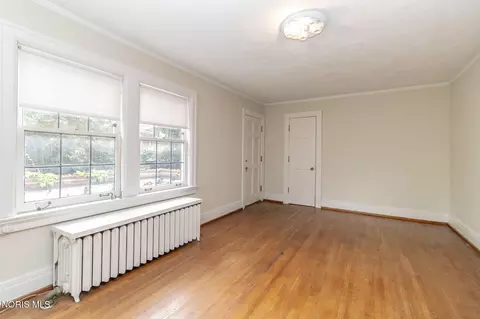Bedroom - 2125 Mount Vernon Ave, Toledo, OH 43607 photo 2 of 11