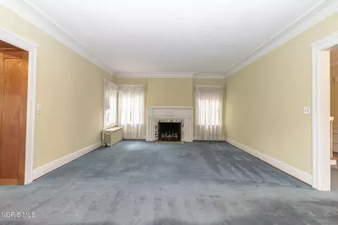 Living - 2125 Mount Vernon Ave, Toledo, OH 43607 photo 1 of 6