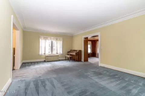 Living - 2125 Mount Vernon Ave, Toledo, OH 43607 photo 3 of 6