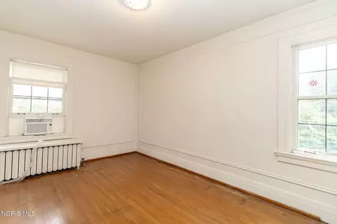 Bedroom - 2125 Mount Vernon Ave, Toledo, OH 43607 photo 6 of 11