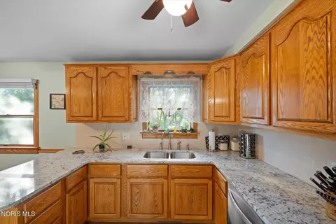 150 Birchdale Rd, Perrysburg, OH 43551