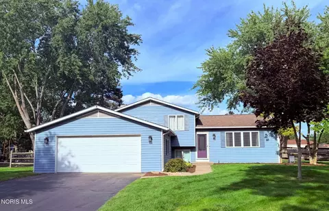 176 Foxhill Ln, Perrysburg, OH 43551