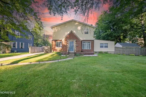 3520 Woodbine Dr, Toledo, OH 43614