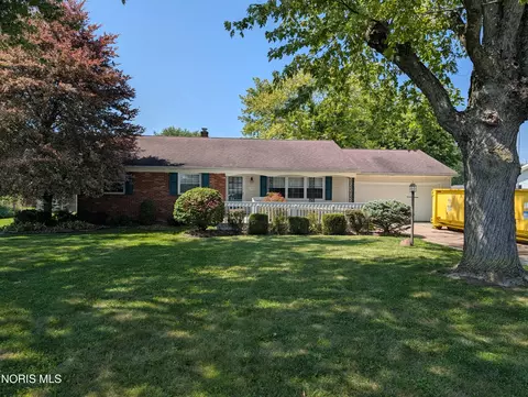 1762 Oak Dr, Fremont, OH 43420