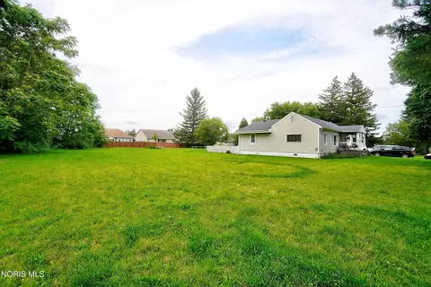 Exterior - 2000 Harrison St, Findlay, OH 45840 photo 9 of 9