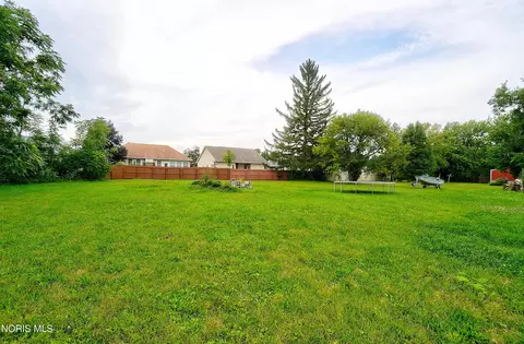 Exterior - 2000 Harrison St, Findlay, OH 45840 photo 8 of 9