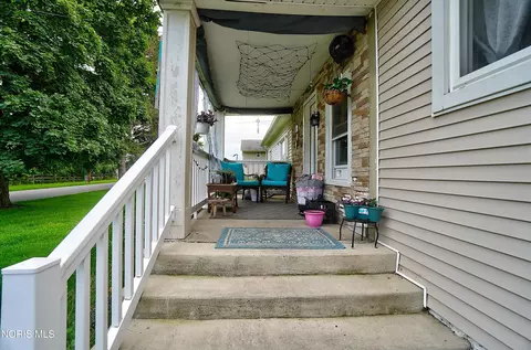 Exterior - 2000 Harrison St, Findlay, OH 45840 photo 2 of 9