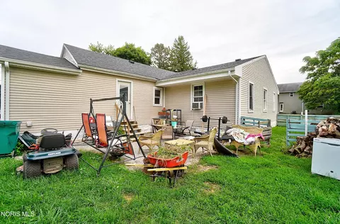 Exterior - 2000 Harrison St, Findlay, OH 45840 photo 5 of 9