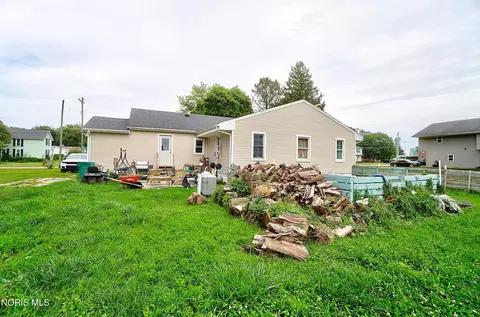Exterior - 2000 Harrison St, Findlay, OH 45840 photo 4 of 9