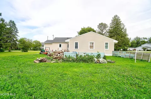 Exterior - 2000 Harrison St, Findlay, OH 45840 photo 3 of 9