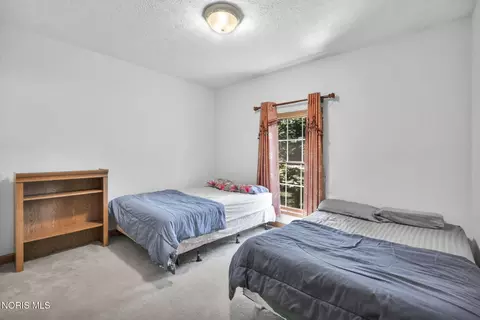 Bedroom - 914 Kimmel Ct, Upper Sandusky, OH 43351 photo 3 of 6