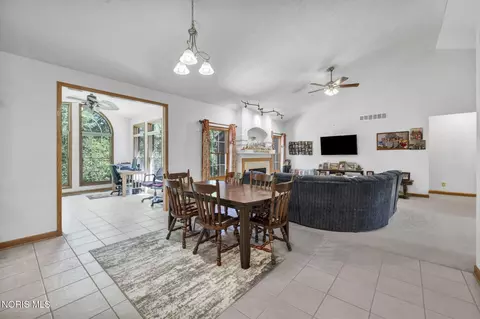 Dining - 914 Kimmel Ct, Upper Sandusky, OH 43351 photo 2 of 3