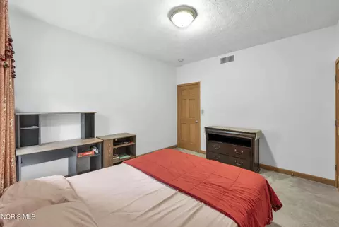 Bedroom - 914 Kimmel Ct, Upper Sandusky, OH 43351 photo 2 of 6