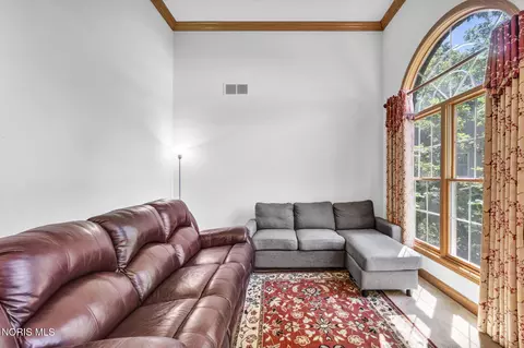 Living - 914 Kimmel Ct, Upper Sandusky, OH 43351 photo 1 of 2