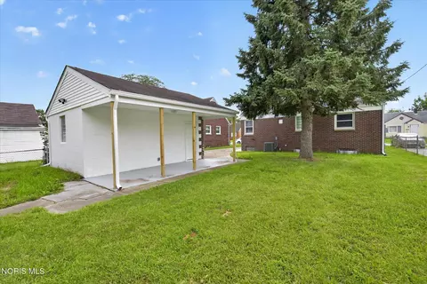 Exterior - 2272 Westmonte Rd, Toledo, OH 43607 photo 10 of 10