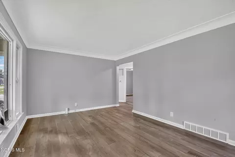 Living - 2272 Westmonte Rd, Toledo, OH 43607 photo 1 of 3