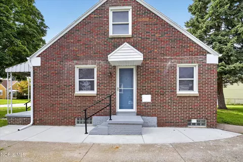 Exterior - 2272 Westmonte Rd, Toledo, OH 43607 photo 7 of 10