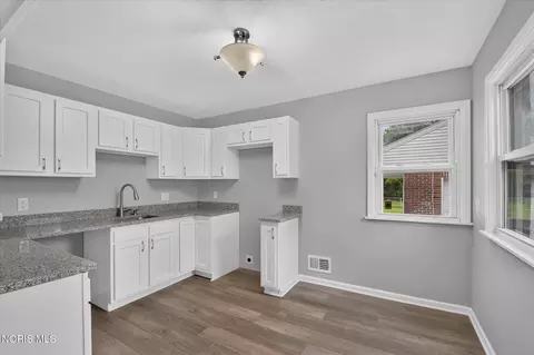 Kitchen - 2272 Westmonte Rd, Toledo, OH 43607 photo 1 of 3