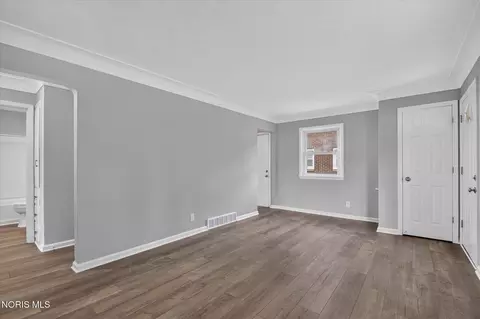 Living - 2272 Westmonte Rd, Toledo, OH 43607 photo 2 of 3