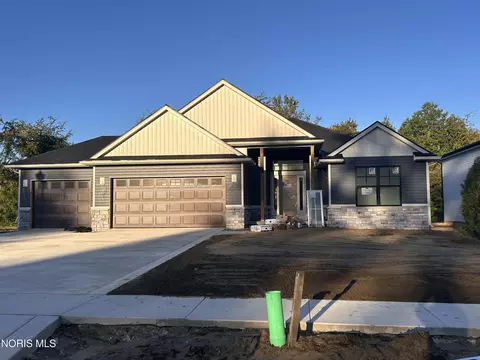 315 Victory Ln, Holland, OH 43528