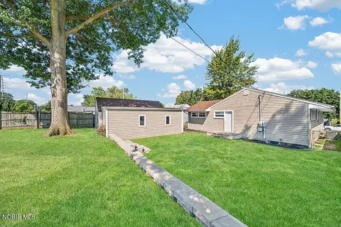 Exterior - 121 Springbrook Dr, Findlay, OH 45840 photo 6 of 6