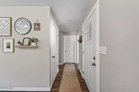 Entry Way - 121 Springbrook Dr, Findlay, OH 45840 photo 2 of 2