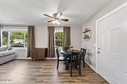 Dining - 121 Springbrook Dr, Findlay, OH 45840 photo 2 of 2