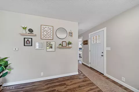 Entry Way - 121 Springbrook Dr, Findlay, OH 45840 photo 1 of 2