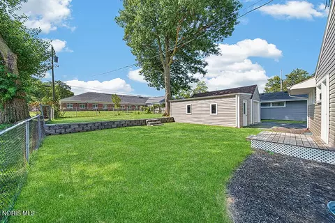 Exterior - 121 Springbrook Dr, Findlay, OH 45840 photo 3 of 6