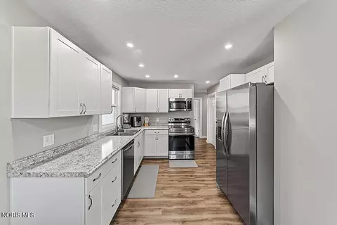 Kitchen - 121 Springbrook Dr, Findlay, OH 45840 photo 1 of 3