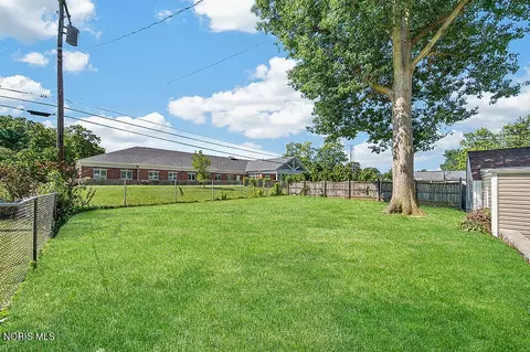 Exterior - 121 Springbrook Dr, Findlay, OH 45840 photo 4 of 6