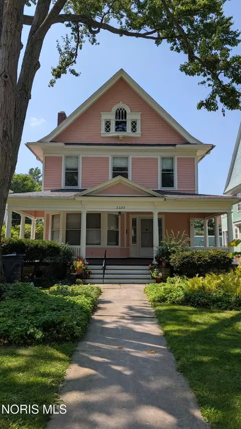 2255 Robinwood Ave, Toledo, OH 43620