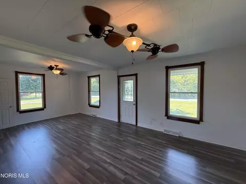 Living - 1048 E Riverview Ave, Napoleon, OH 43545 photo 1 of 4