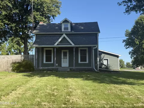 Exterior - 1048 E Riverview Ave, Napoleon, OH 43545 photo 3 of 10