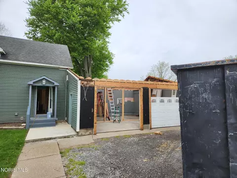 Exterior - 1048 E Riverview Ave, Napoleon, OH 43545 photo 5 of 10