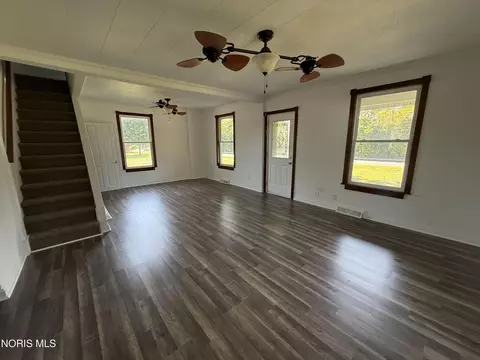 Living - 1048 E Riverview Ave, Napoleon, OH 43545 photo 2 of 4