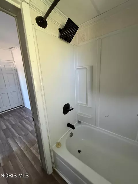 Bath - 1048 E Riverview Ave, Napoleon, OH 43545 photo 2 of 2