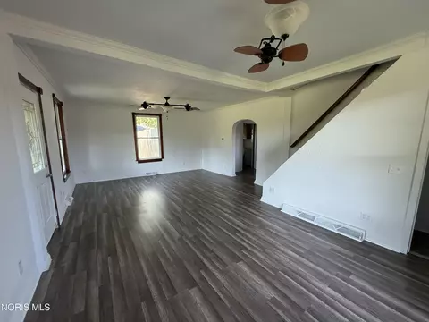 Living - 1048 E Riverview Ave, Napoleon, OH 43545 photo 4 of 4