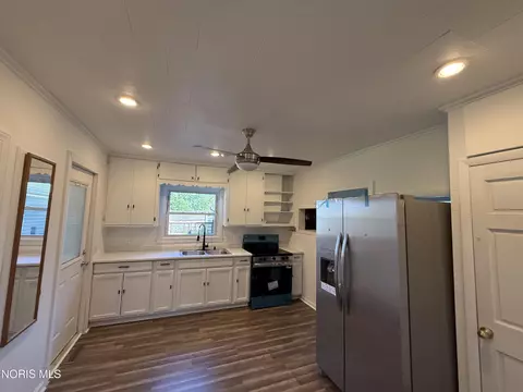 Kitchen - 1048 E Riverview Ave, Napoleon, OH 43545 photo 1 of 2