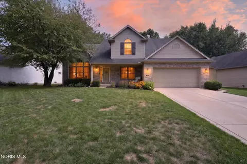807 Whisperwood Pkwy, Holland, OH 43528