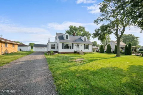 5837 Seaman Rd, Oregon, OH 43616
