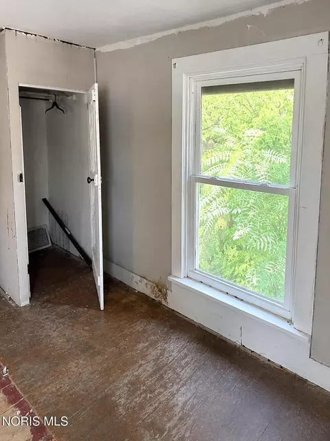 Bedroom - 180 E Perry St, Tiffin, OH 44883 photo 2 of 3